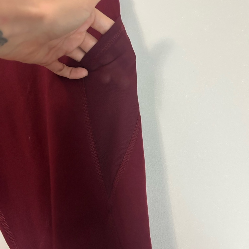 Old Navy Active Maroon Leggings, Size XS - Picture 2 of 8